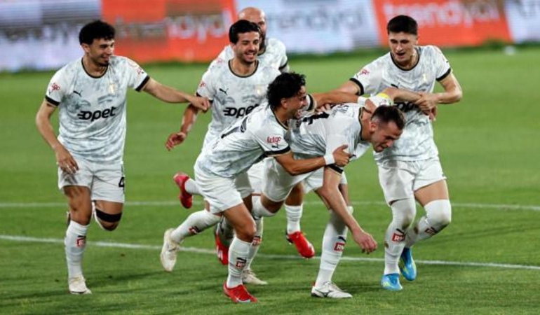 super-lig-yolunda-kritik-duello-final-kapisini-araladilar-ztUVFuKl.jpg