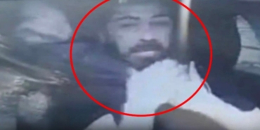 taksicinin-boynuna-ip-gecirip-soydular-hepsi-saniye-saniye-kameraya-yansidi-RYerLLAv.jpg