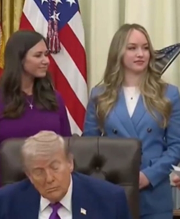 trump-etkinlikte-kameralar-onunde-yine-uyukladi-ZI5S66H8.jpg