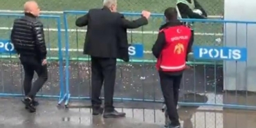 turk-futbolu-bunu-da-gordu-yonetici-sahaya-indi-futbolcular-sikeyi-ifsa-etti-uGJaY6fw.jpg