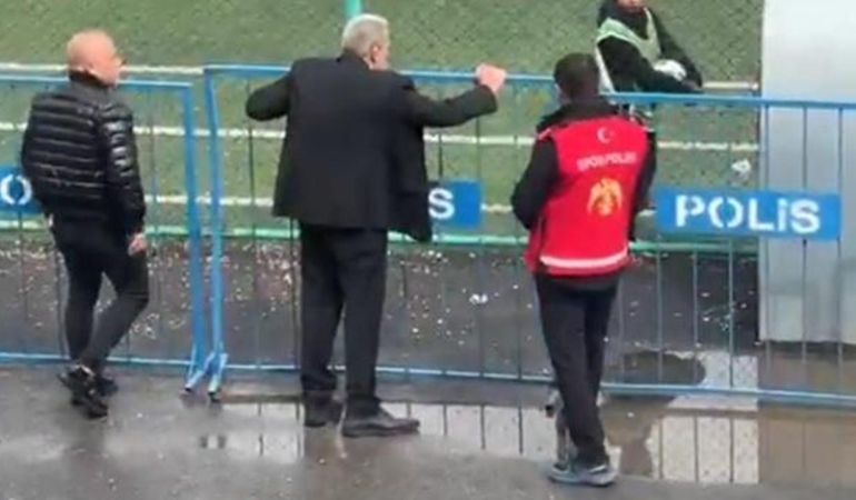 turk-futbolu-bunu-da-gordu-yonetici-sahaya-indi-futbolcular-sikeyi-ifsa-etti-uGJaY6fw.jpg