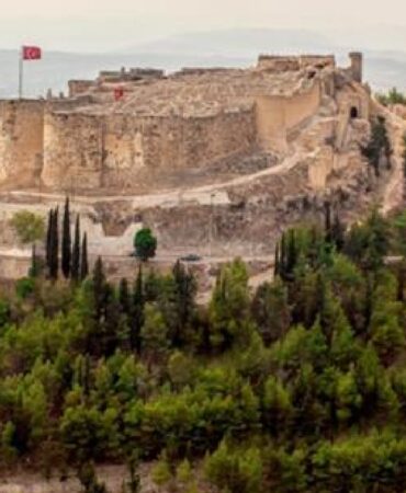 turk-kalesi-yillar-sonra-kapilarini-aciyor-gece-de-gezilebilecek-HS2VA7t7.jpg