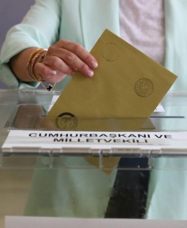 yolsuzluklarla-anilan-chp-kayiplarda-ak-parti-oylarini-artiriyor-yeni-anket-geldi-wMgBYEKT.jpg